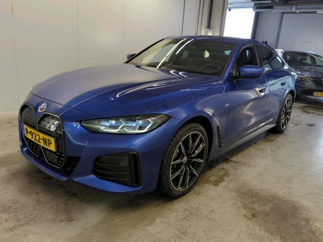 BMW i4 - eDrive40 High Executive M-Sport 84 kWh SOH 94,76% | Pano | Trekhaak | 360 Camera