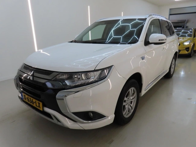 Mitsubishi Outlander - 2.4 PHEV Pure